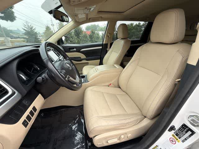 Used 2015 Toyota Highlander XLE AWD/4WD image 18