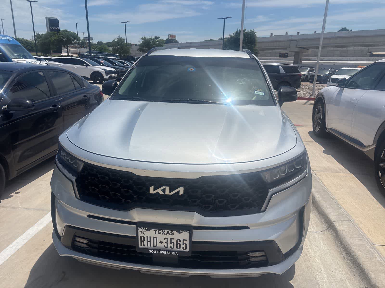 Certified 2022 Kia Sorento EX FWD image 2