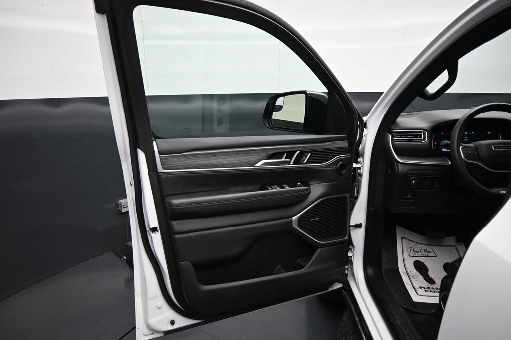 Used 2024 Jeep Wagoneer Series II AWD/4WD image 11
