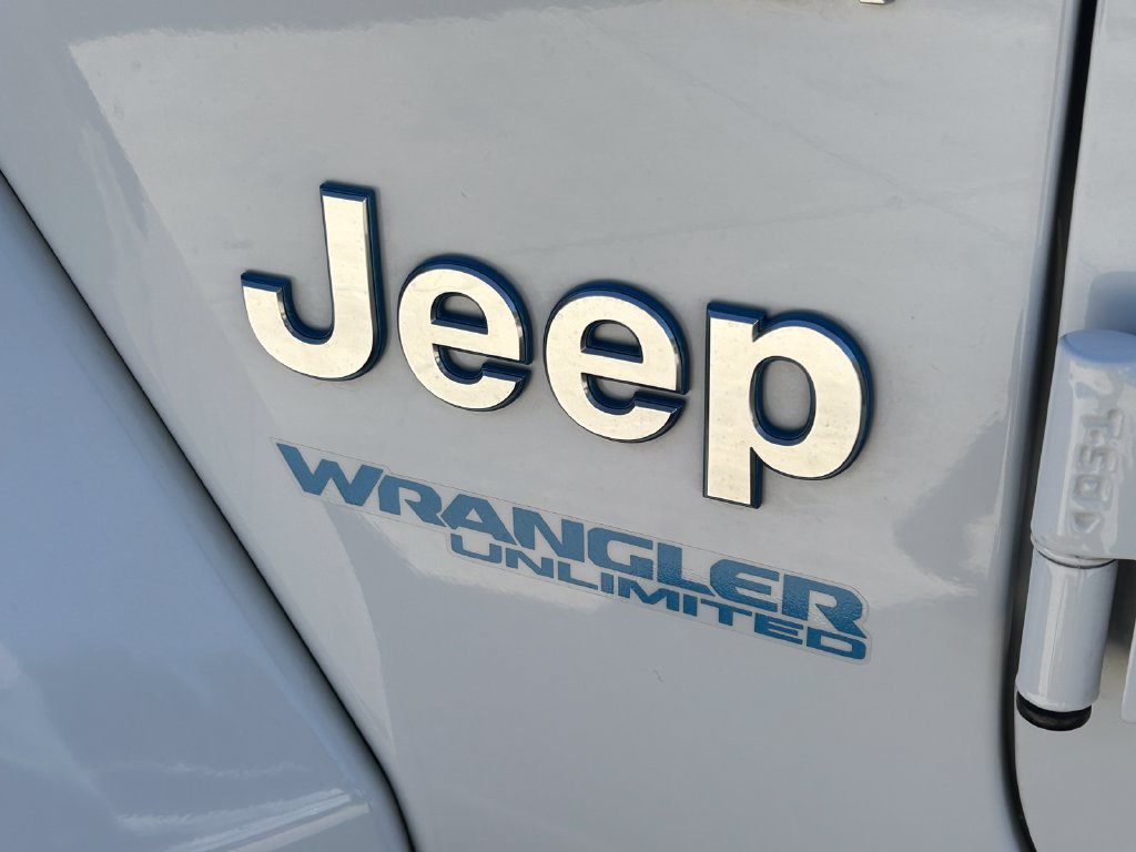 Used 2022 Jeep Wrangler Unlimited Sahara AWD/4WD image 14