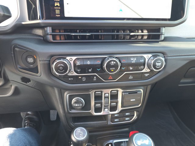 Used 2025 Jeep Wrangler Unlimited Sahara AWD/4WD image 23