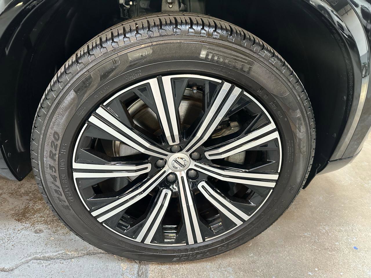 Used 2025 Volvo XC90 B5 Core w/ Protection Package Premier image 25