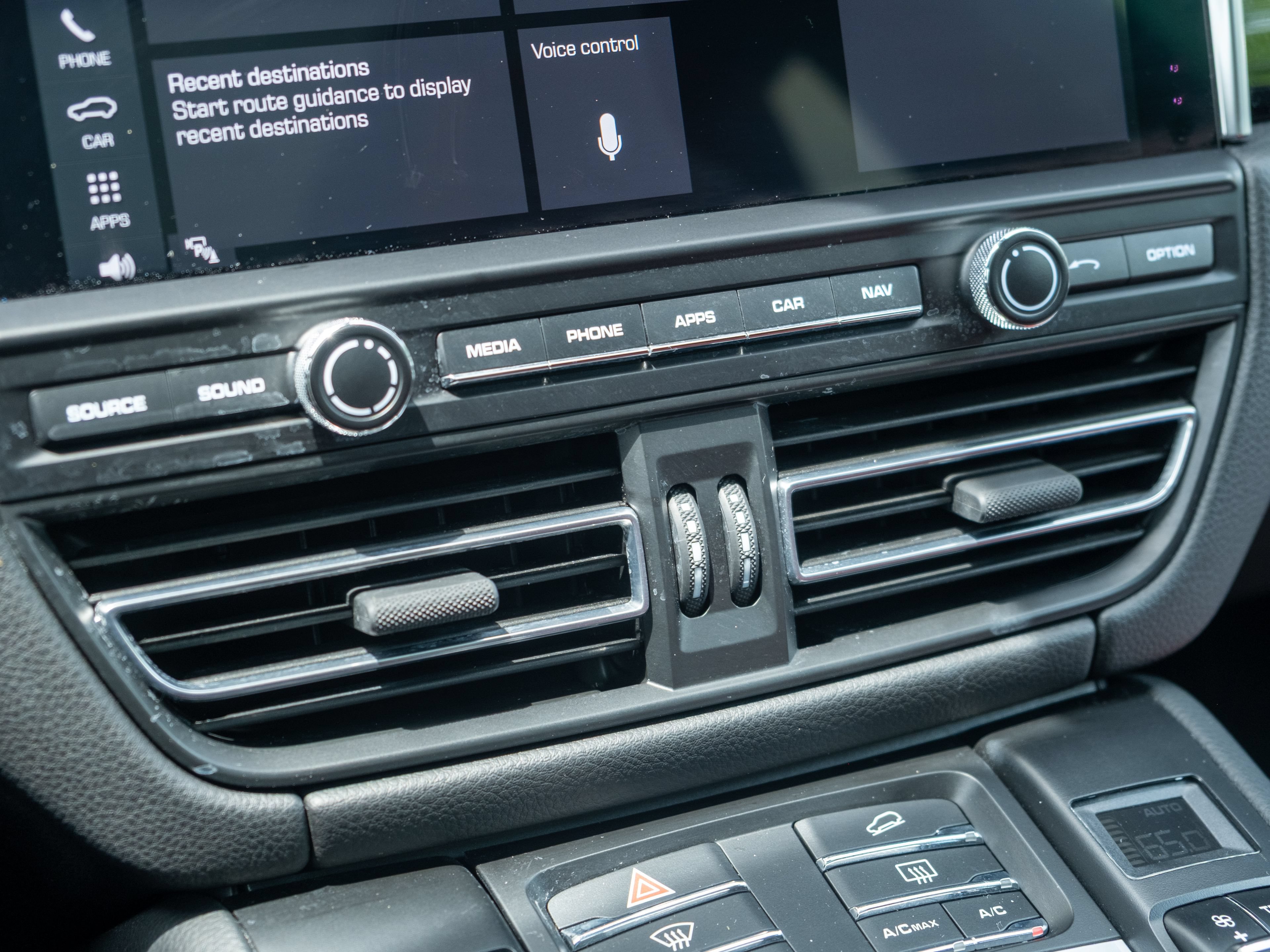 Certified 2021 Porsche Macan S AWD/4WD image 31
