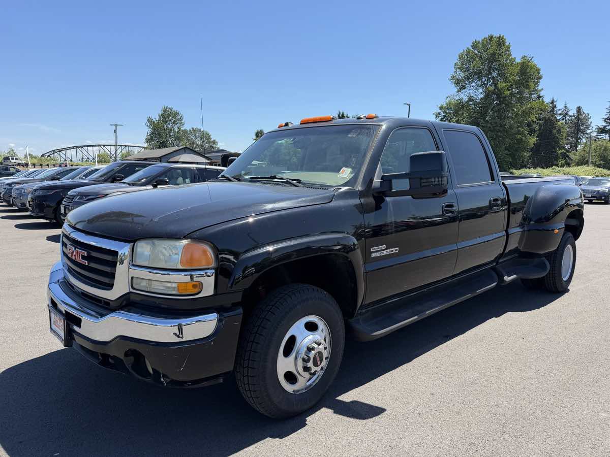 Used 2005 GMC Sierra 3500 SLT w/ Heavy-Duty Power Package AWD/4WD image 4