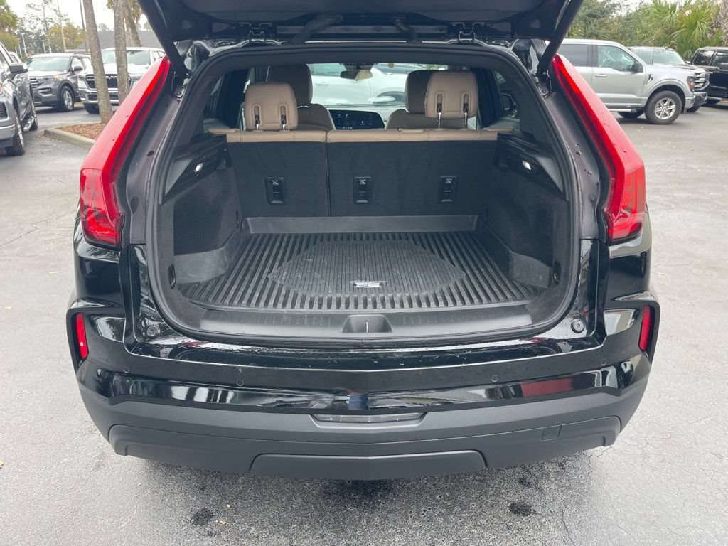 Used 2024 Cadillac XT4 Luxury w/ Cold Weather Package AWD/4WD image 5