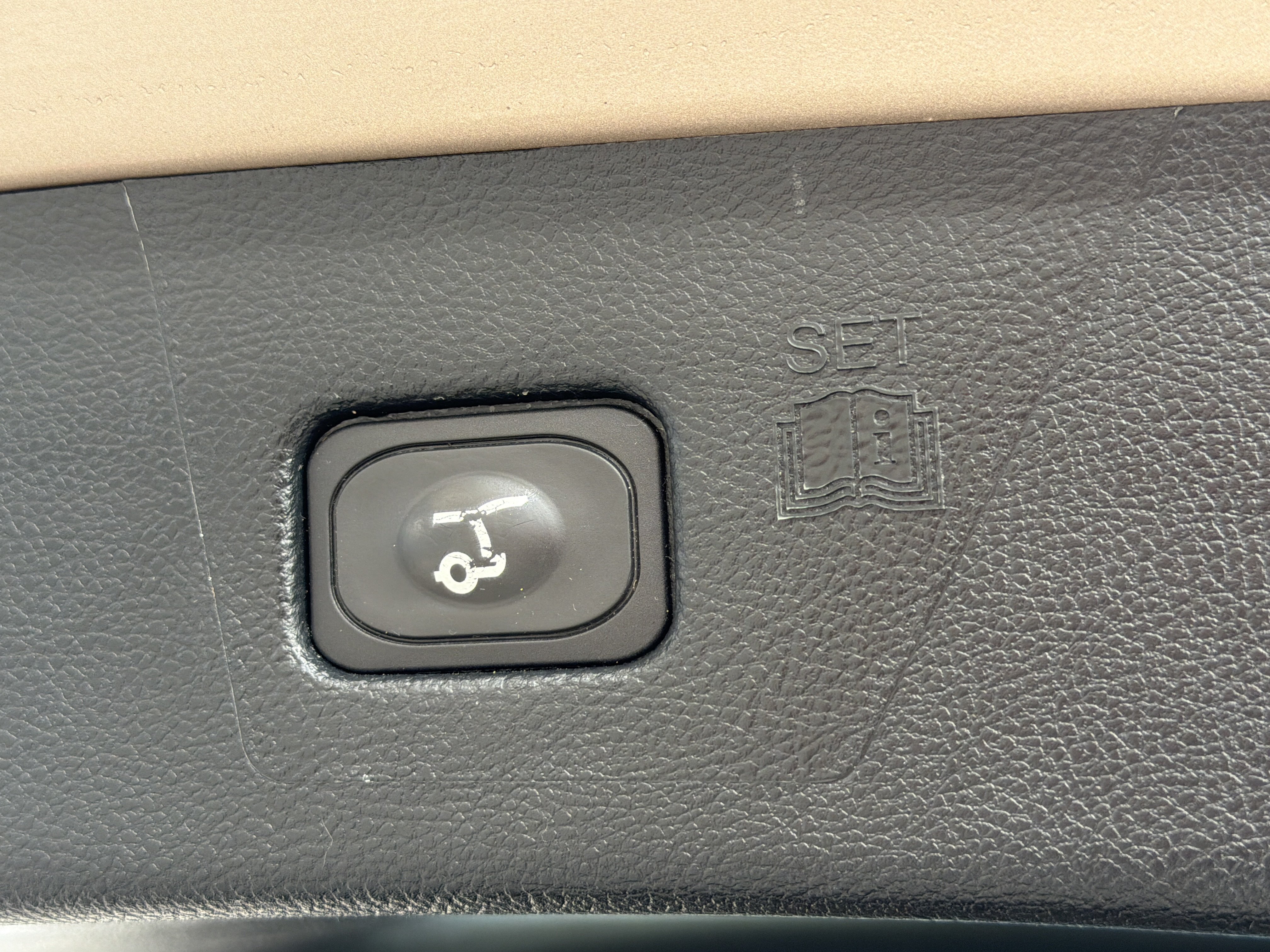 Used 2020 Ford Edge SEL w/ Convenience Package FWD image 17