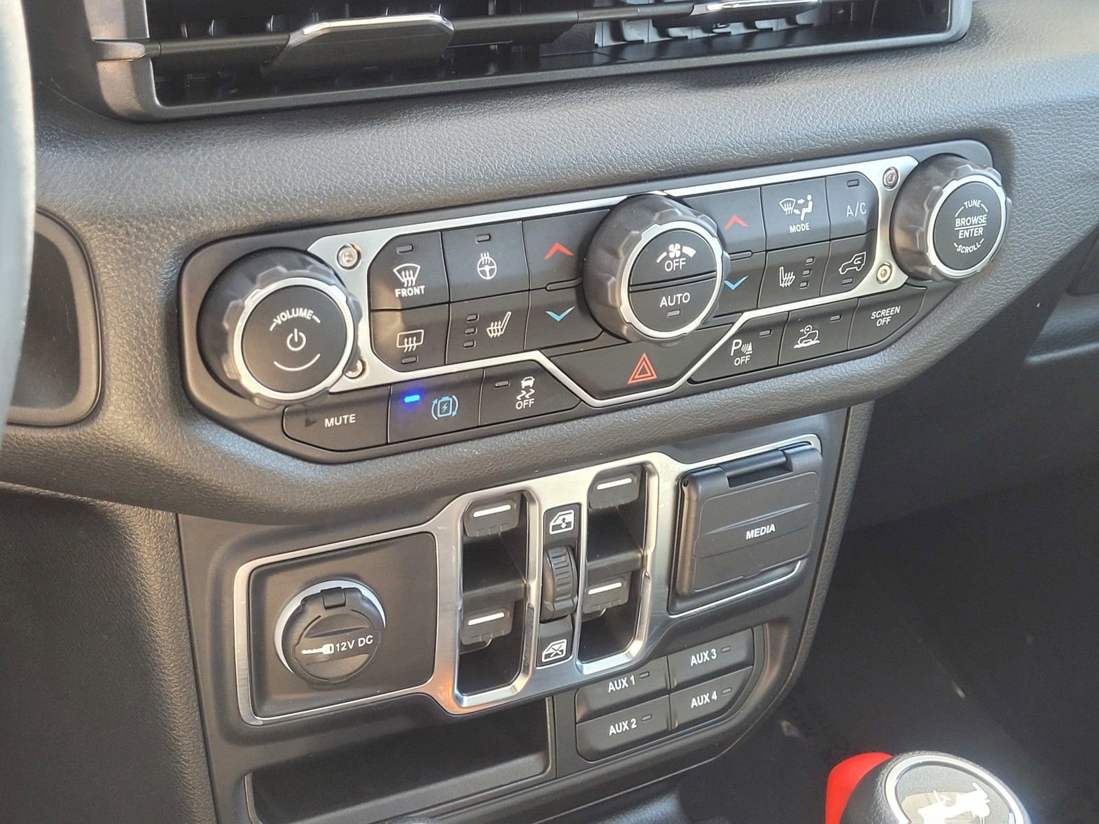 Used 2024 Jeep Wrangler Unlimited w/ Convenience Group image 25