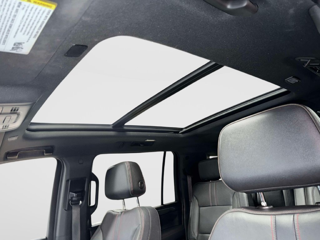 Used 2022 Chevrolet Suburban RST w/ Luxury Package RWD image 19