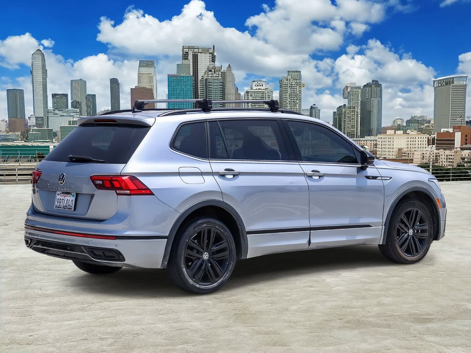 Certified 2022 Volkswagen Tiguan SE R-Line FWD image 4