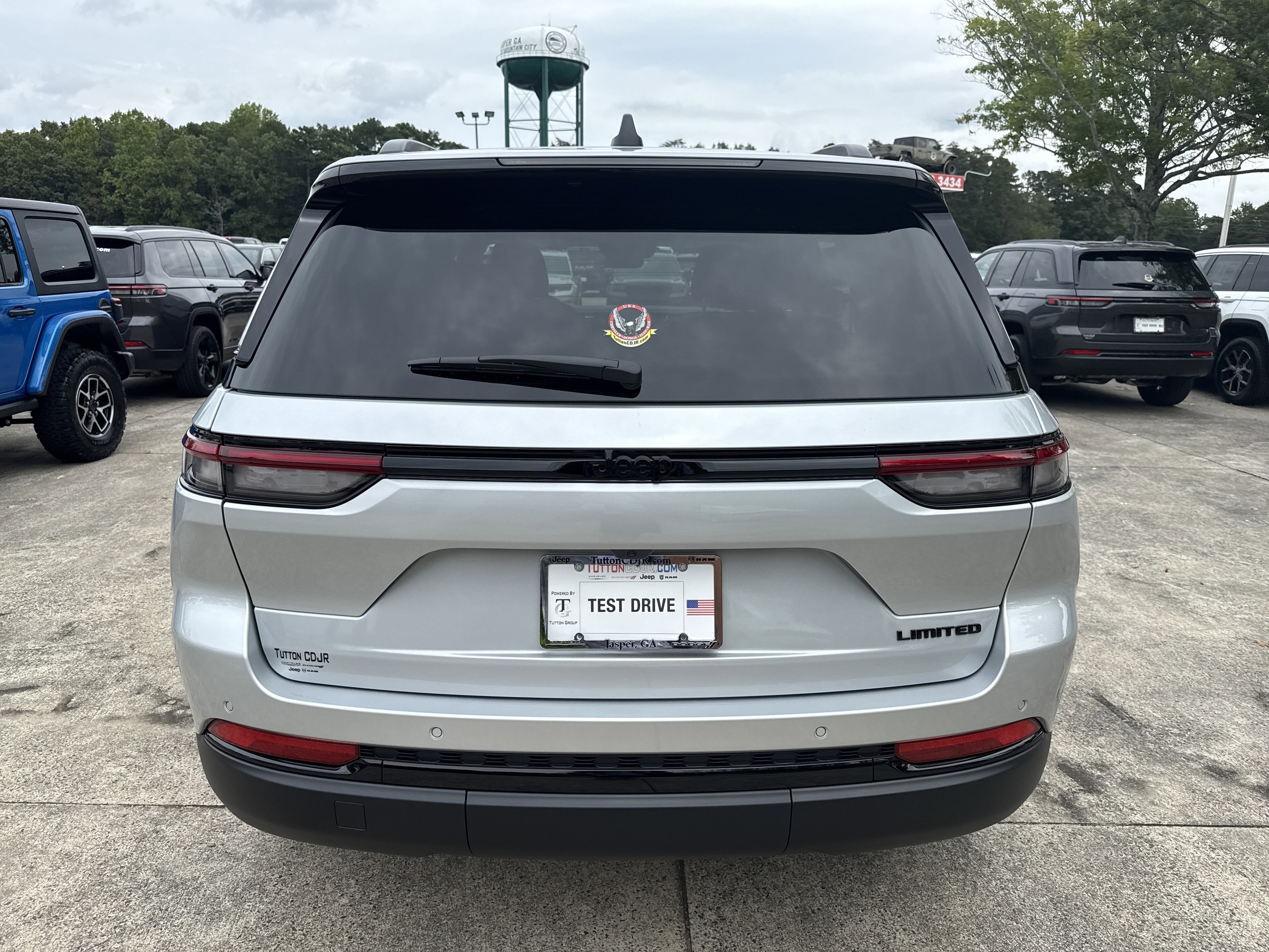 New 2025 Jeep Grand Cherokee Limited w/ Black Appearance Package RWD image 6