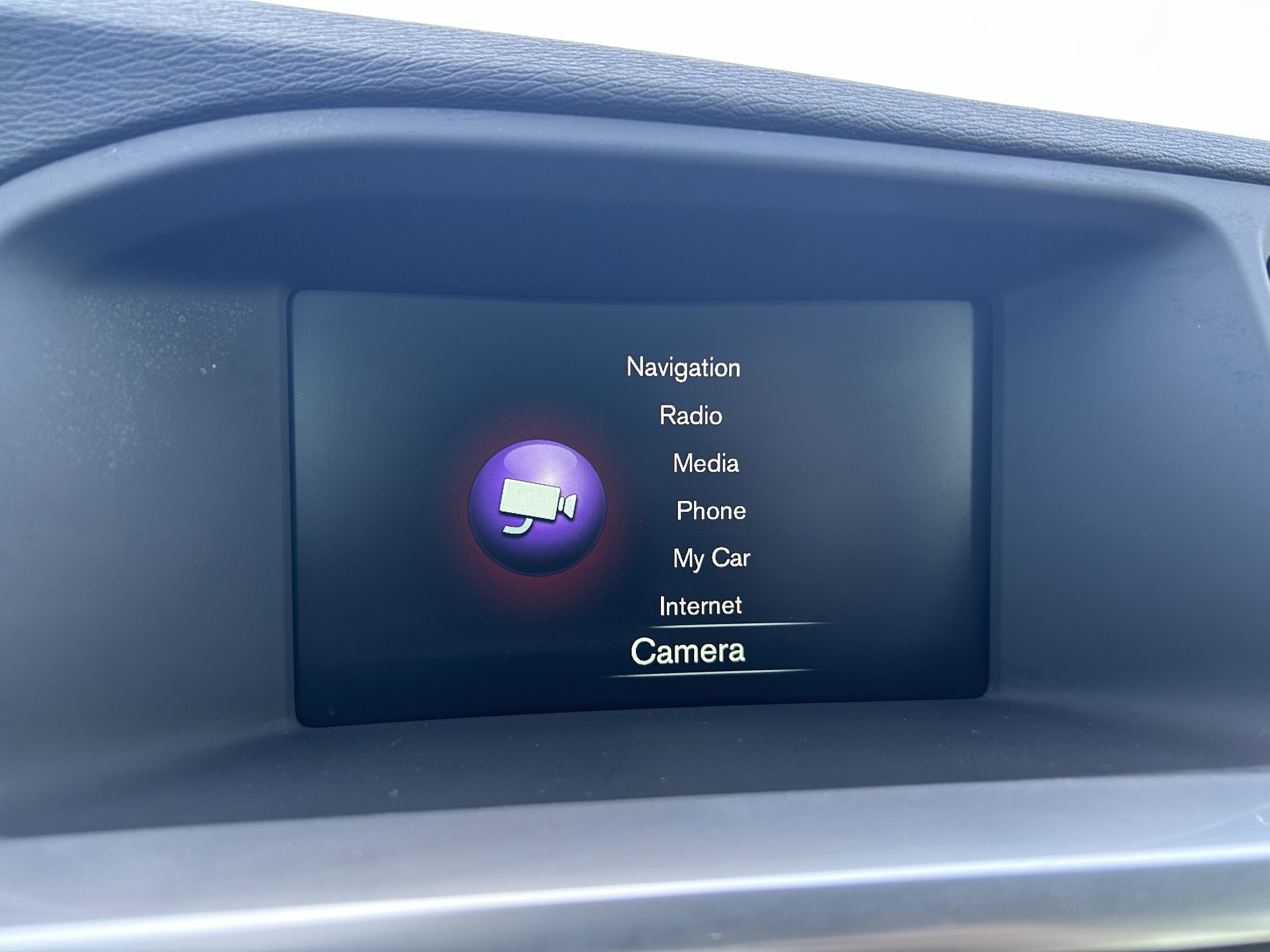 Used 2017 Volvo V60 T5 Platinum w/ Climate Package image 12