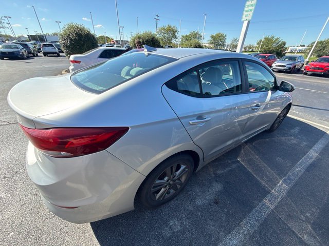 Used 2017 Hyundai Elantra SE w/ SE A/T Tech Package 03 FWD image 2