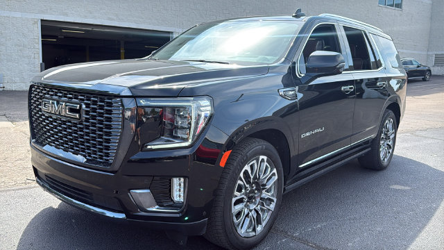 Used 2023 GMC Yukon Denali Ultimate AWD/4WD image 6