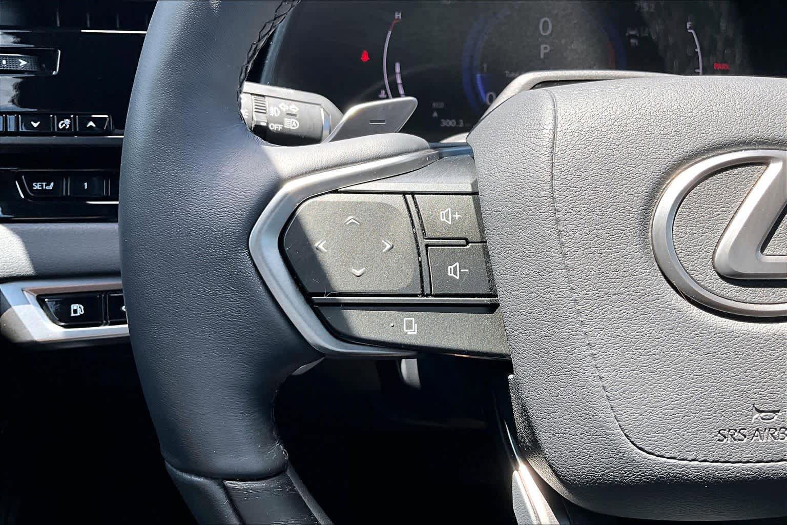 Used 2024 Lexus RX 350 Premium Plus w/ Convenience Package FWD image 22
