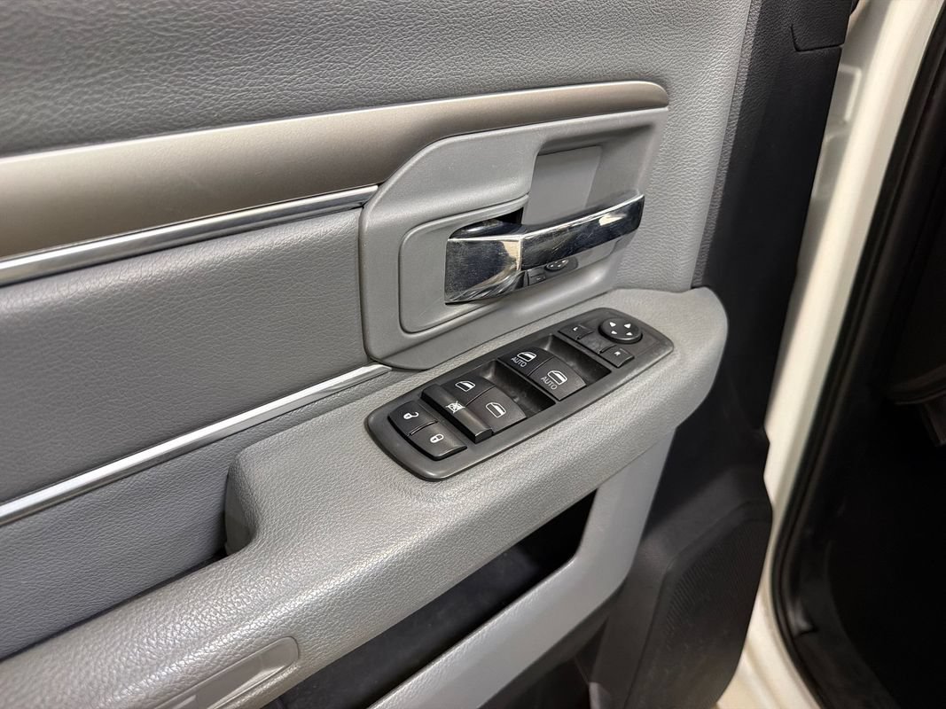 Used 2018 RAM 3500 SLT AWD/4WD image 31