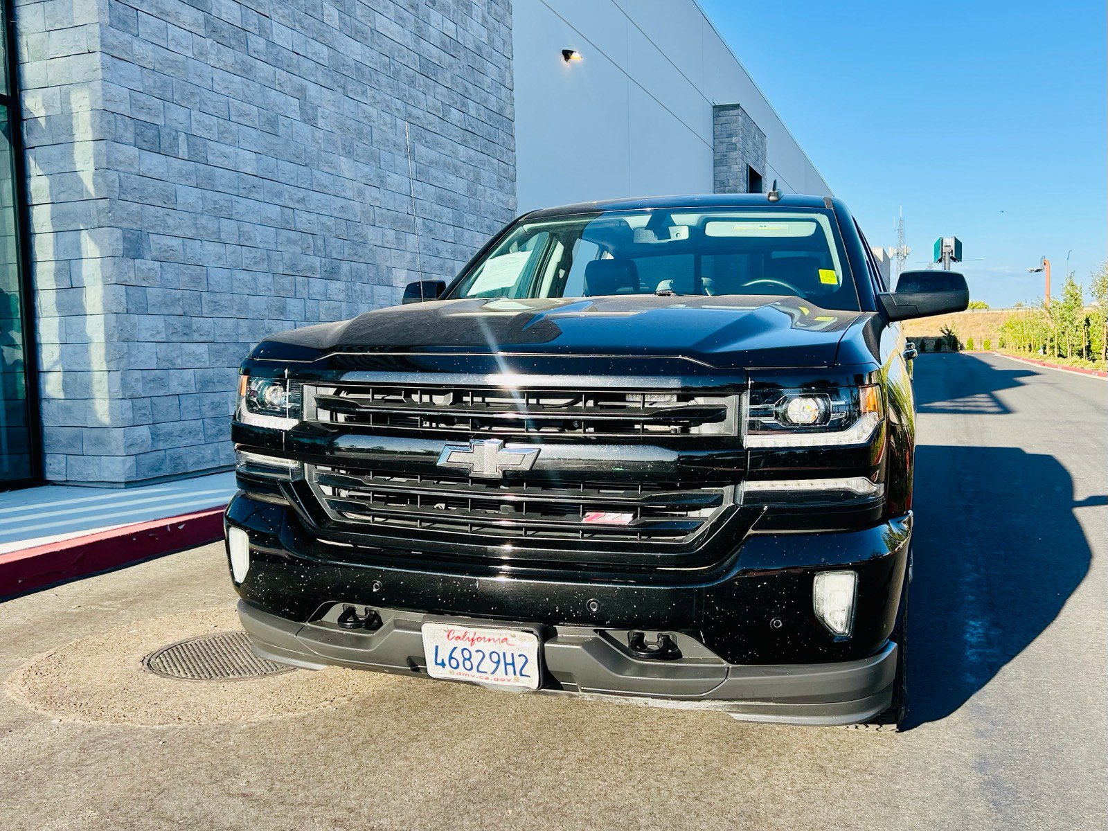 Used 2017 Chevrolet Silverado 1500 LTZ Z71 w/ Midnight Edition AWD/4WD image 7