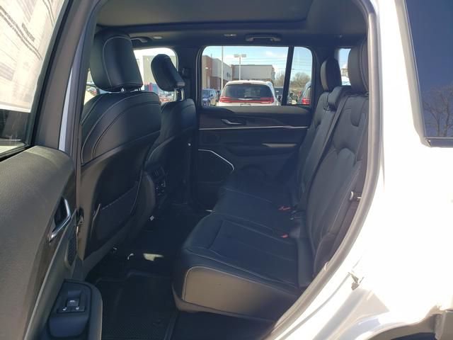 New 2026 Jeep Grand Cherokee Limited w/ Limited Altitude Package AWD/4WD image 7