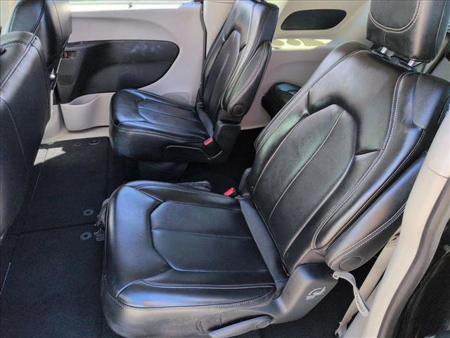 Used 2024 Chrysler Pacifica Touring-L image 18