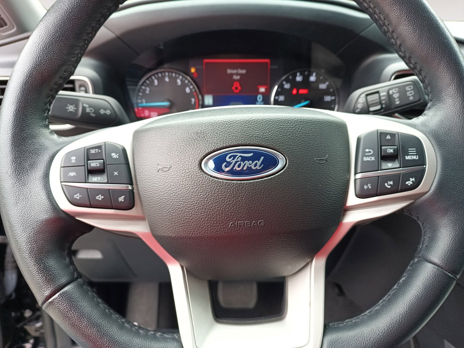 Used 2023 Ford Explorer Limited image 13