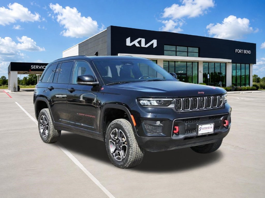 Used 2022 Jeep Grand Cherokee Trailhawk w/ ADV Protech Group II AWD/4WD image 3