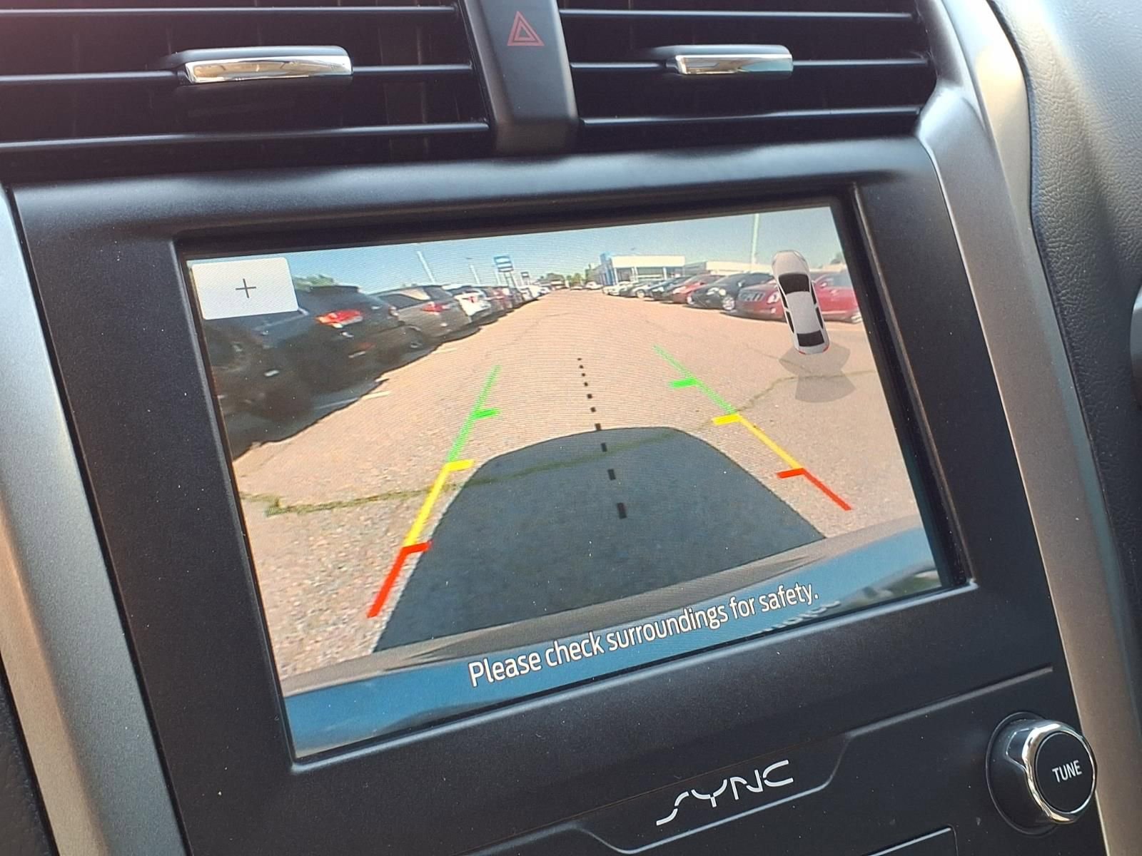 Used 2020 Ford Fusion SE FWD image 23