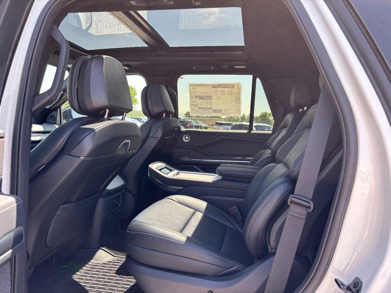 New 2026 Lincoln Navigator Reserve AWD/4WD image 11