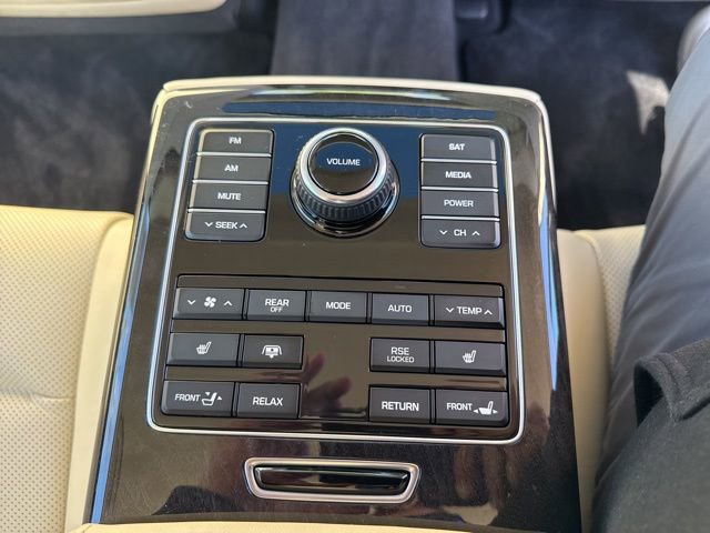 Used 2016 Hyundai Equus Signature image 14