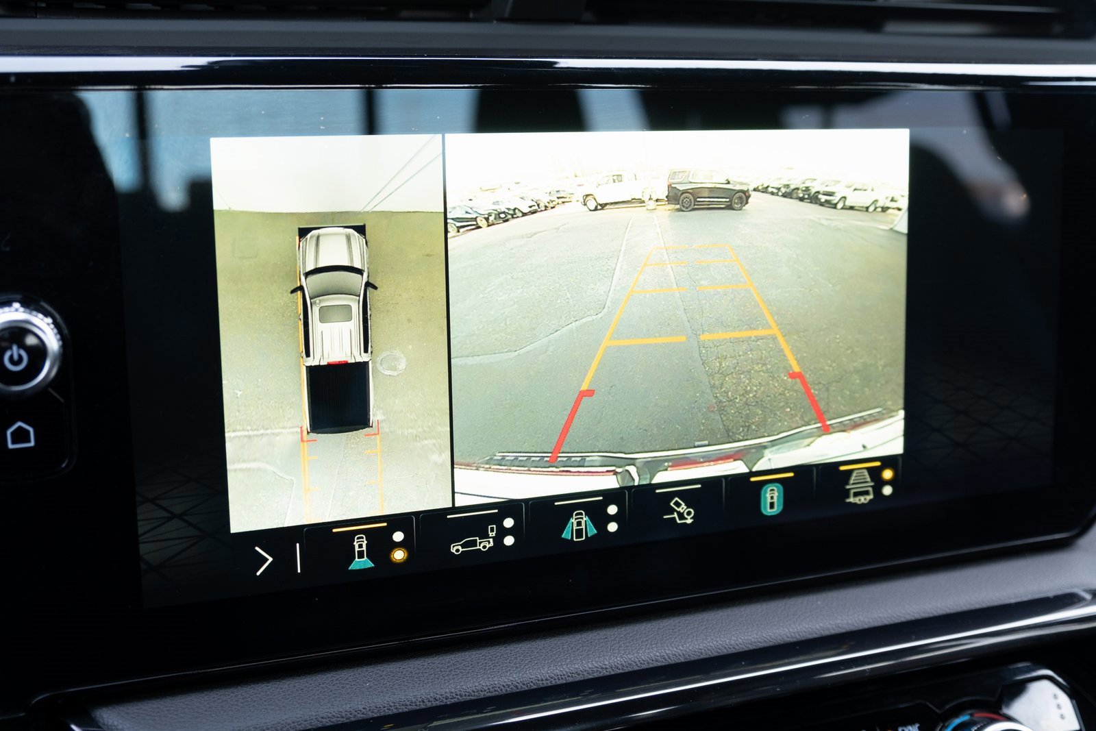 Used 2023 GMC Sierra 1500 AT4 w/ Technology Package image 4