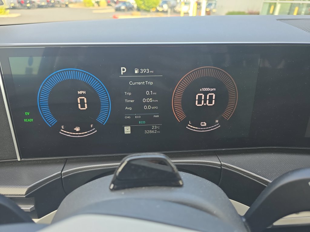 Used 2025 Hyundai Santa Fe SEL FWD image 14