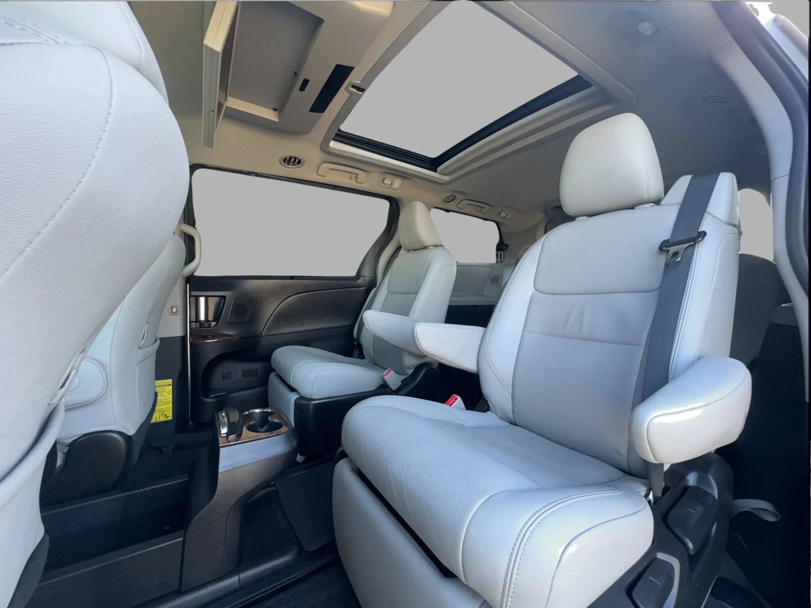 Used 2015 Toyota Sienna Limited Premium FWD image 26