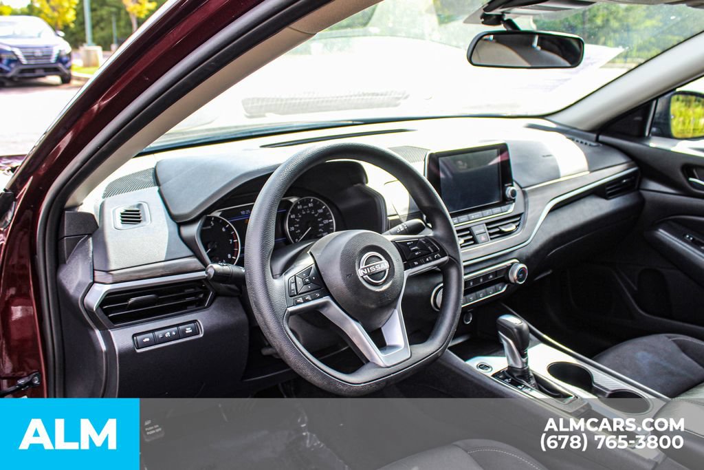Used 2025 Nissan Altima 2.5 SV FWD image 30