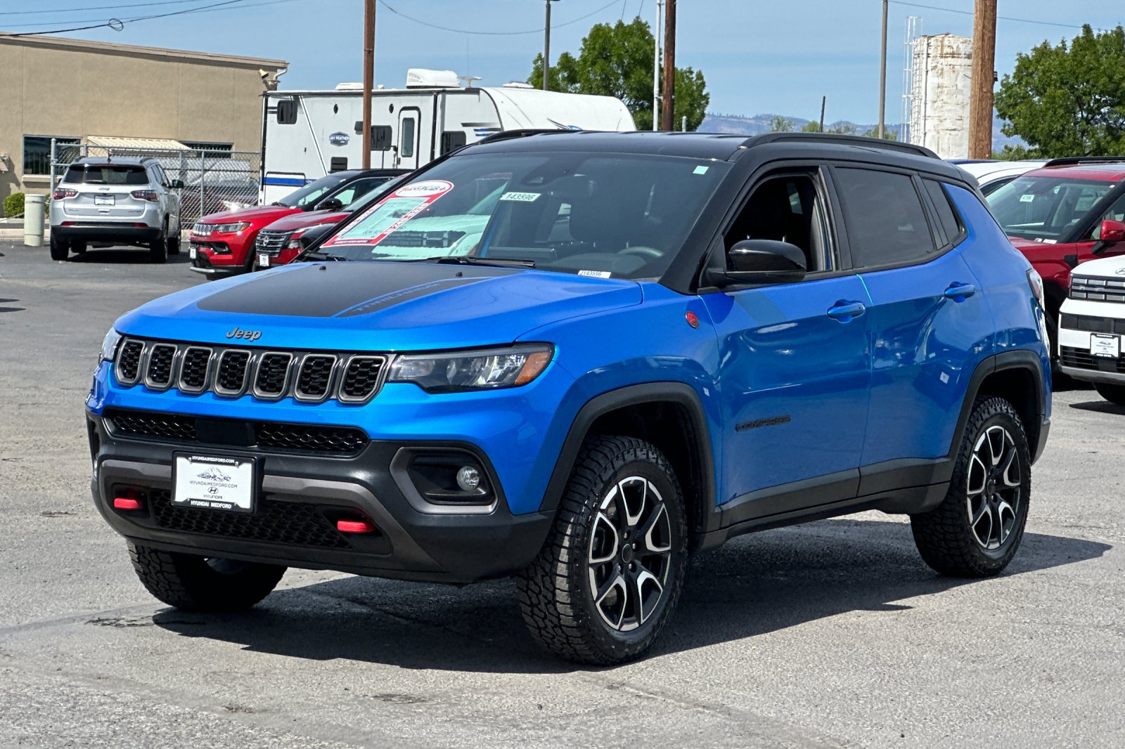 Used 2025 Jeep Compass Trailhawk AWD/4WD image 8