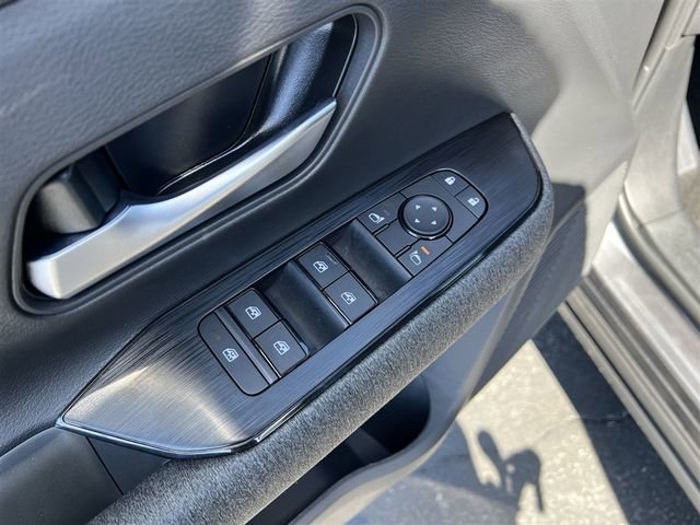 Used 2025 Nissan Kicks SV image 18