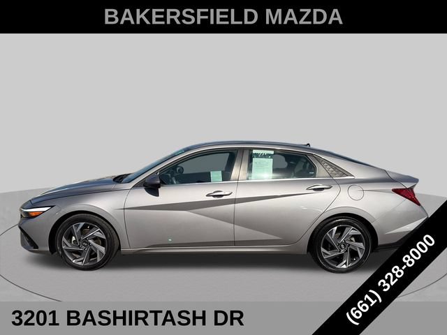 Used 2025 Hyundai Elantra SEL FWD image 2
