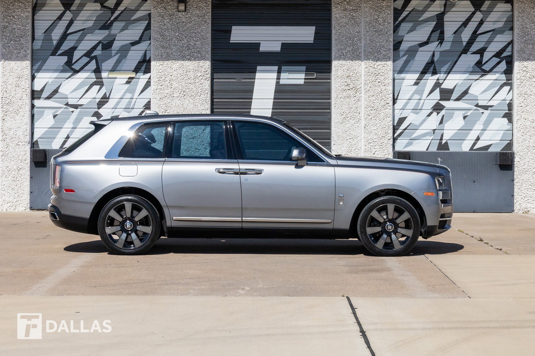 Used 2023 Rolls-Royce Cullinan w/ Cullinan Package image 17