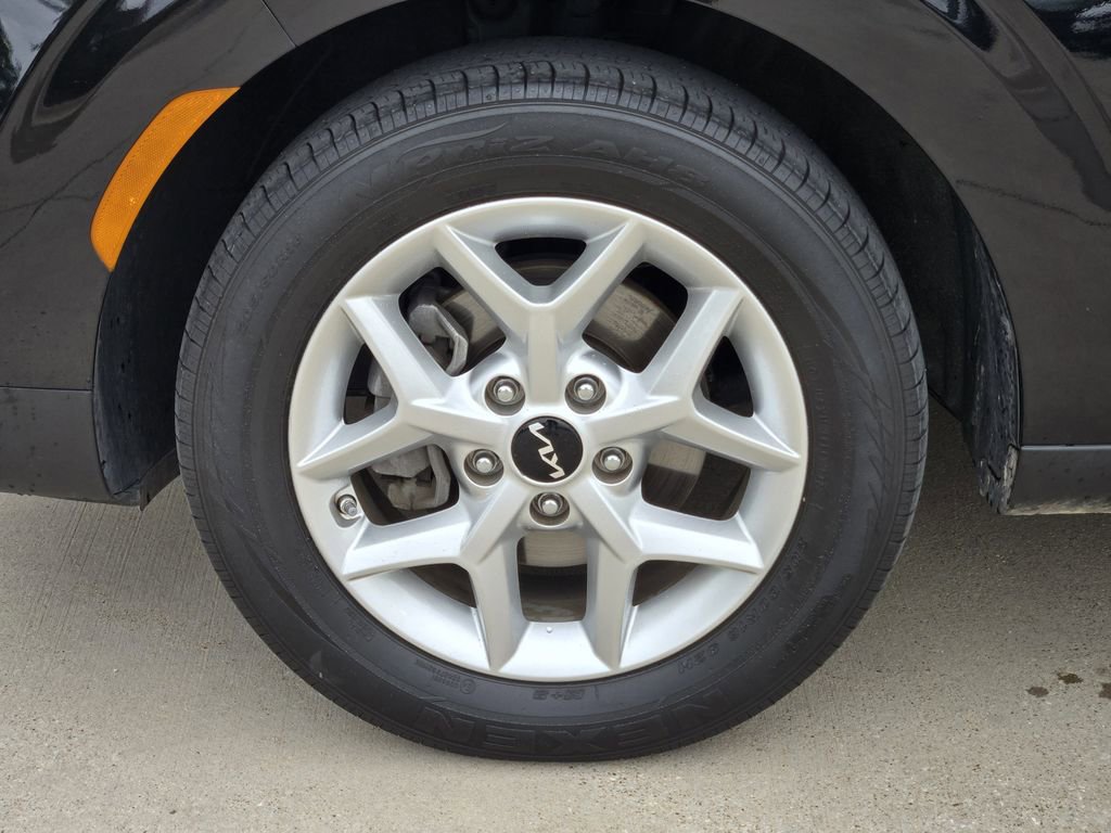 Certified 2023 Kia Soul LX w/ LX Technology Package FWD image 17