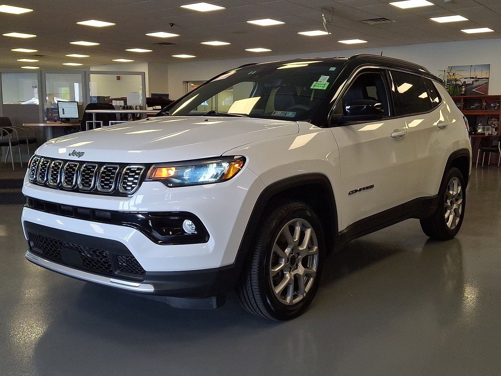 Certified 2025 Jeep Compass Limited AWD/4WD image 3