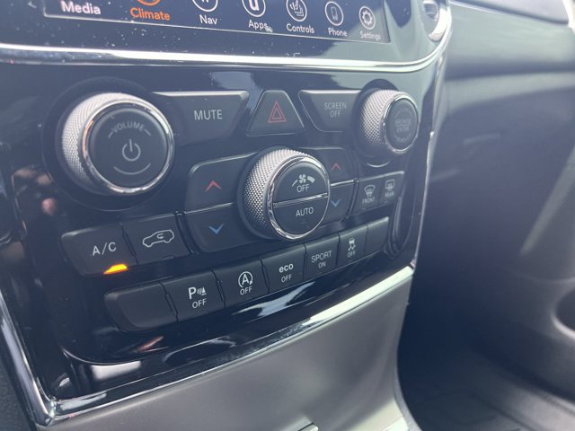 Used 2020 Jeep Grand Cherokee Altitude AWD/4WD image 11