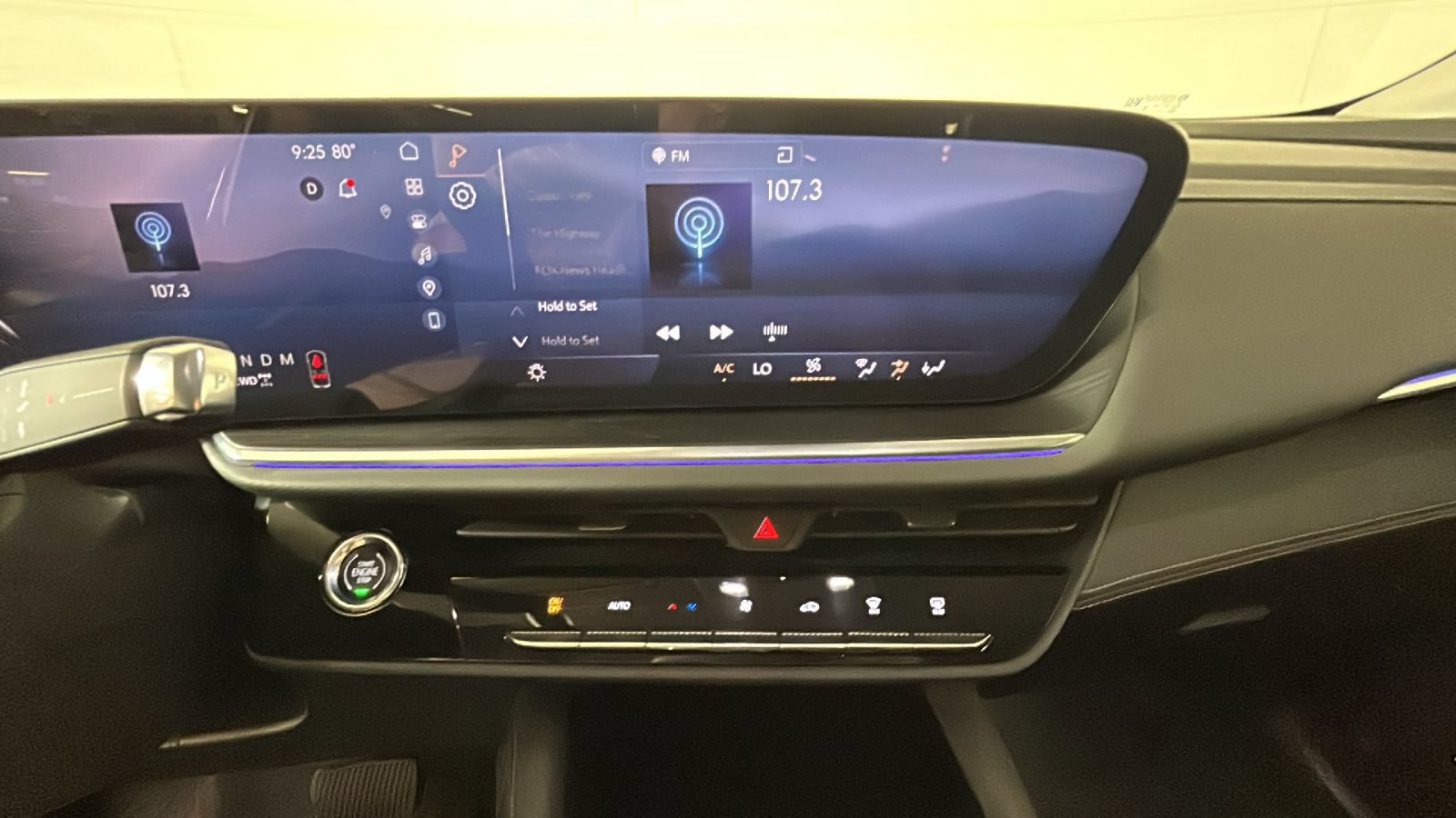 Used 2025 Buick Envision Preferred AWD/4WD image 25