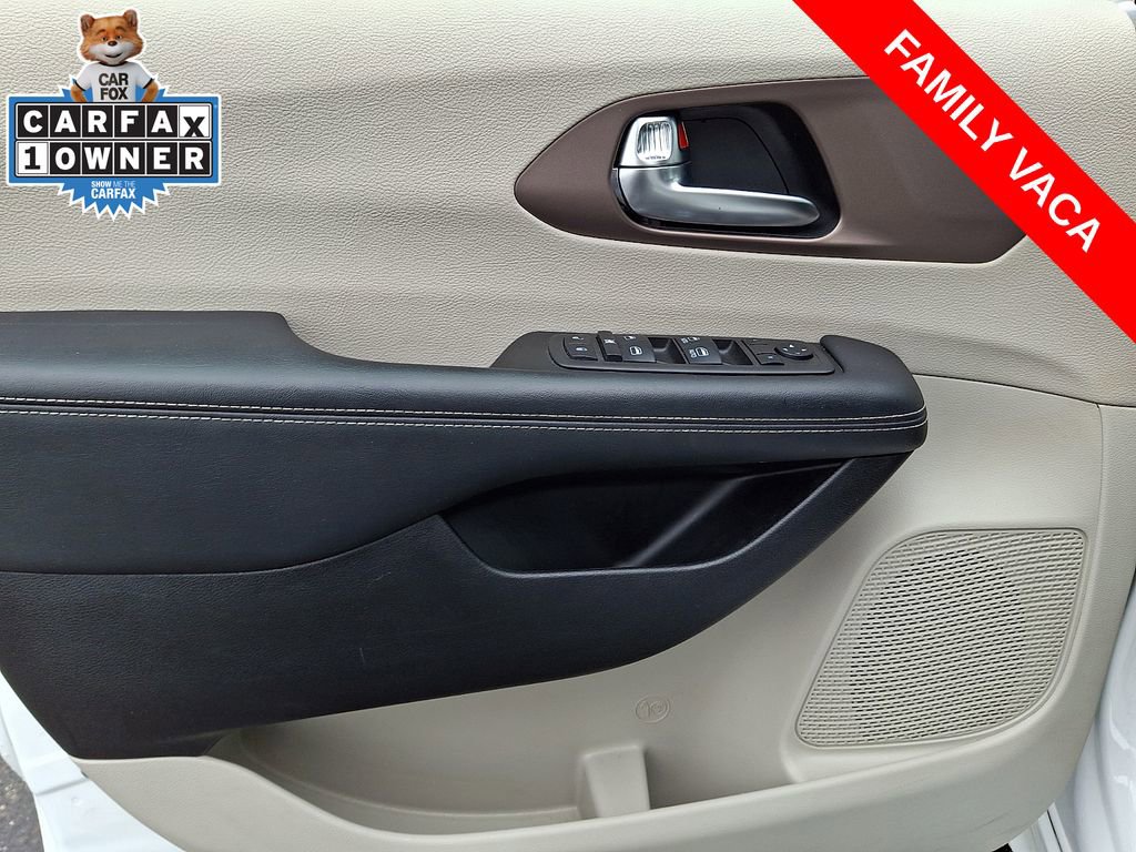 Used 2023 Chrysler Voyager LX FWD image 13