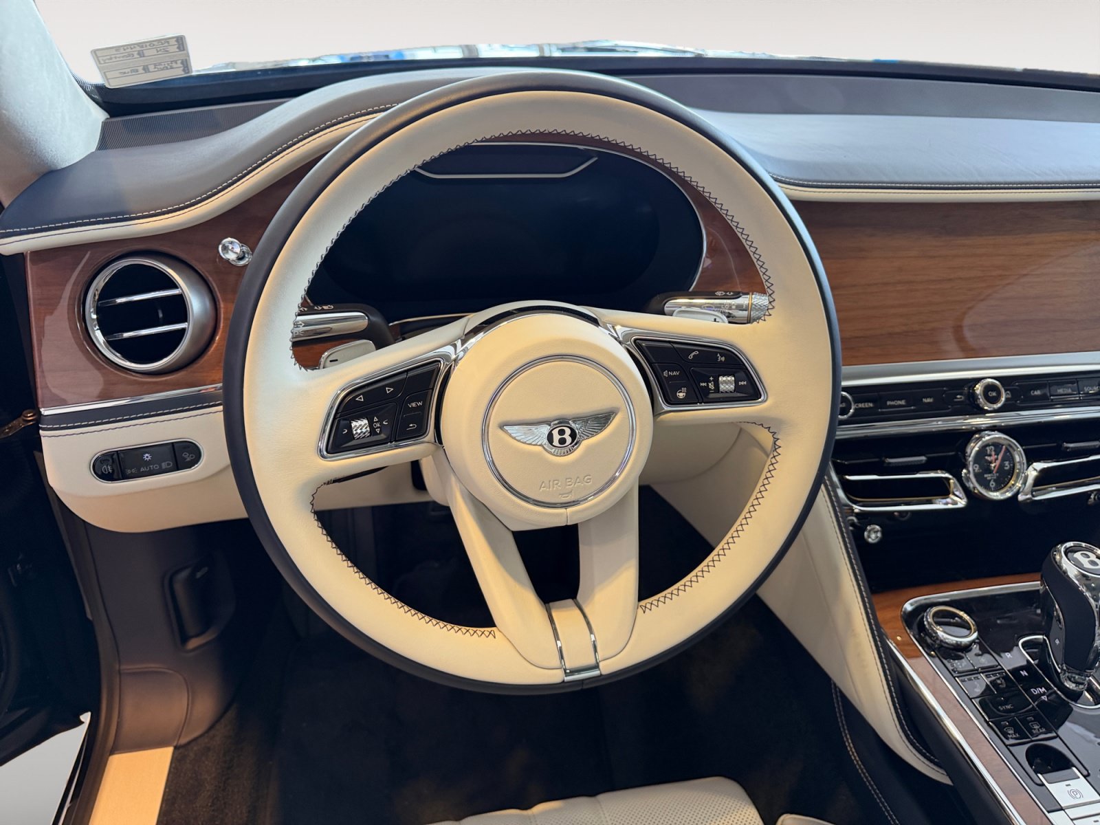 Used 2024 Bentley Flying Spur V8 AWD/4WD image 12