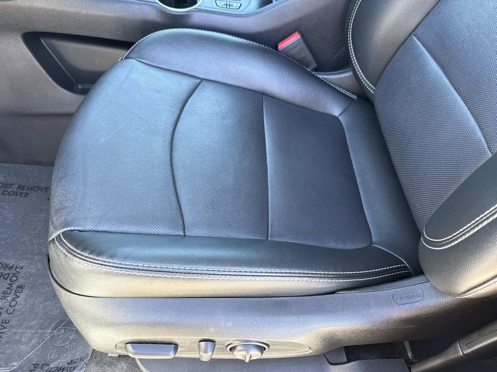 Used 2024 GMC Terrain SLT image 28