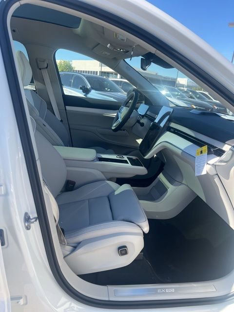 New 2025 Volvo EX90 Ultra w/ Protection Package Premier image 28