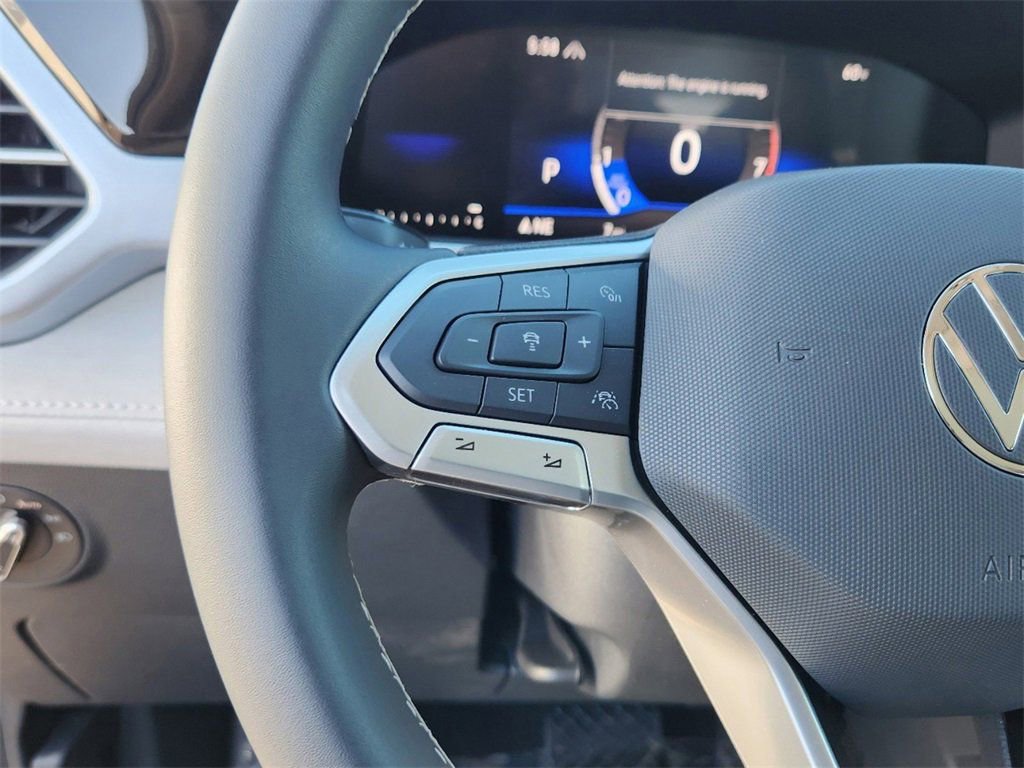 New 2025 Volkswagen Taos SE image 9