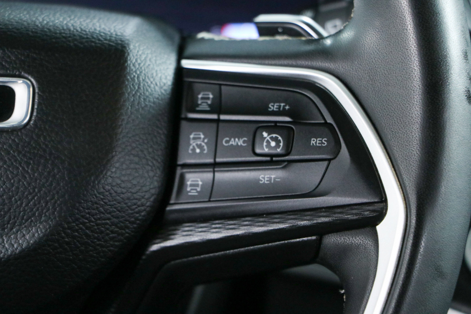Used 2023 Jeep Grand Cherokee L Laredo AWD/4WD image 14