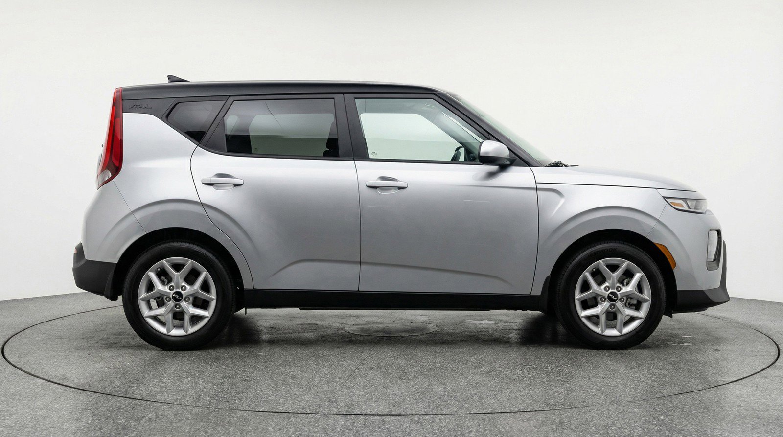 Used 2025 Kia Soul LX w/ LX Technology Package FWD image 11