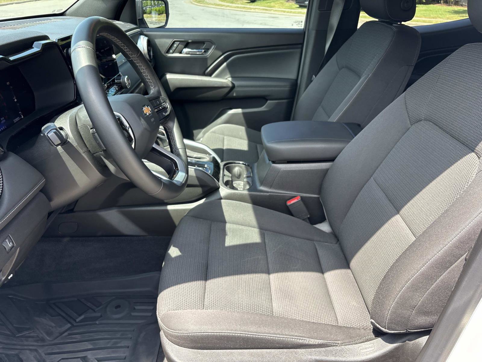 Used 2023 Chevrolet Colorado LT w/ LT Convenience Package II AWD/4WD image 14