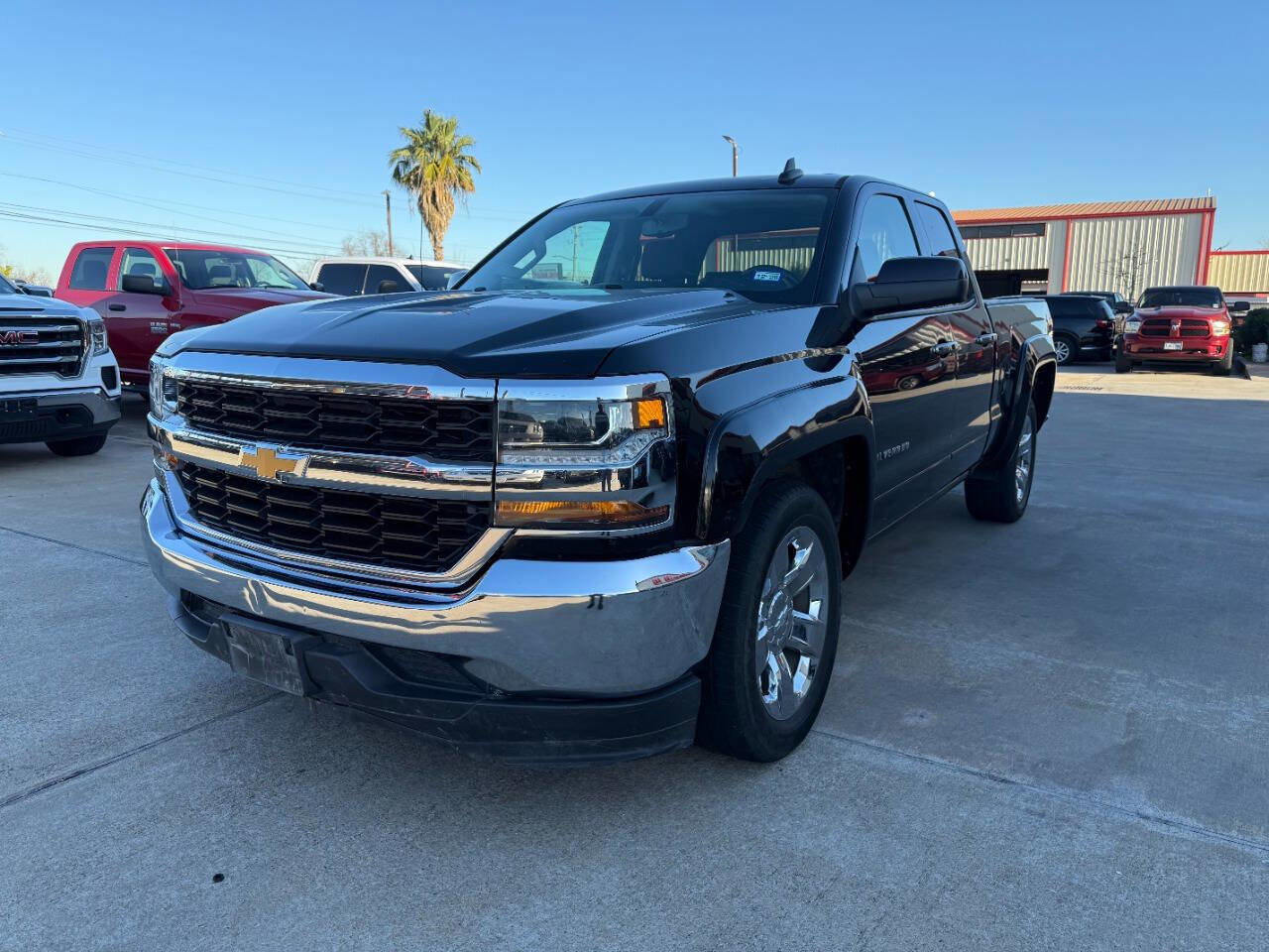 Used 2018 Chevrolet Silverado 1500 LT RWD image 3