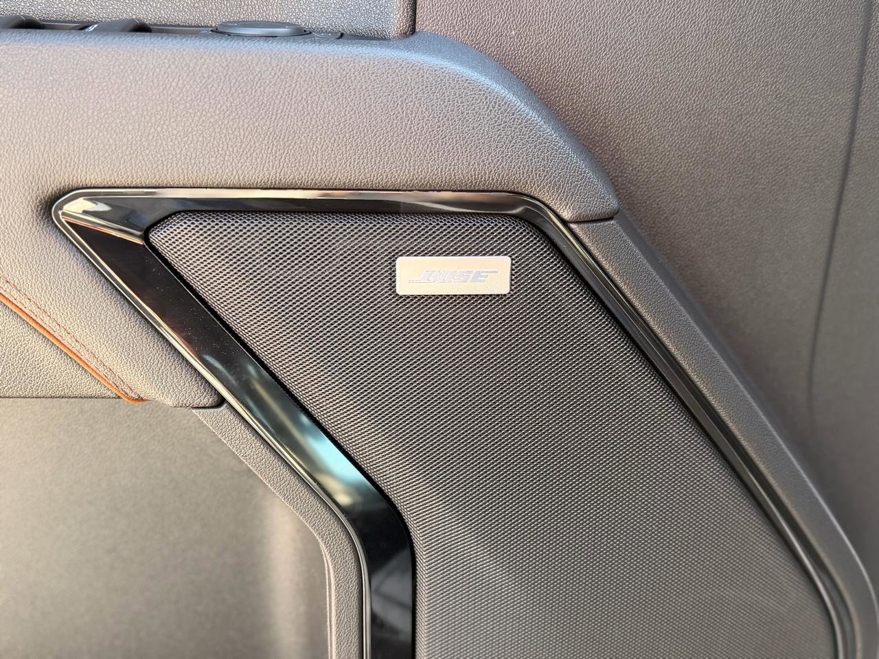 Used 2025 GMC Sierra 2500 AT4 image 8