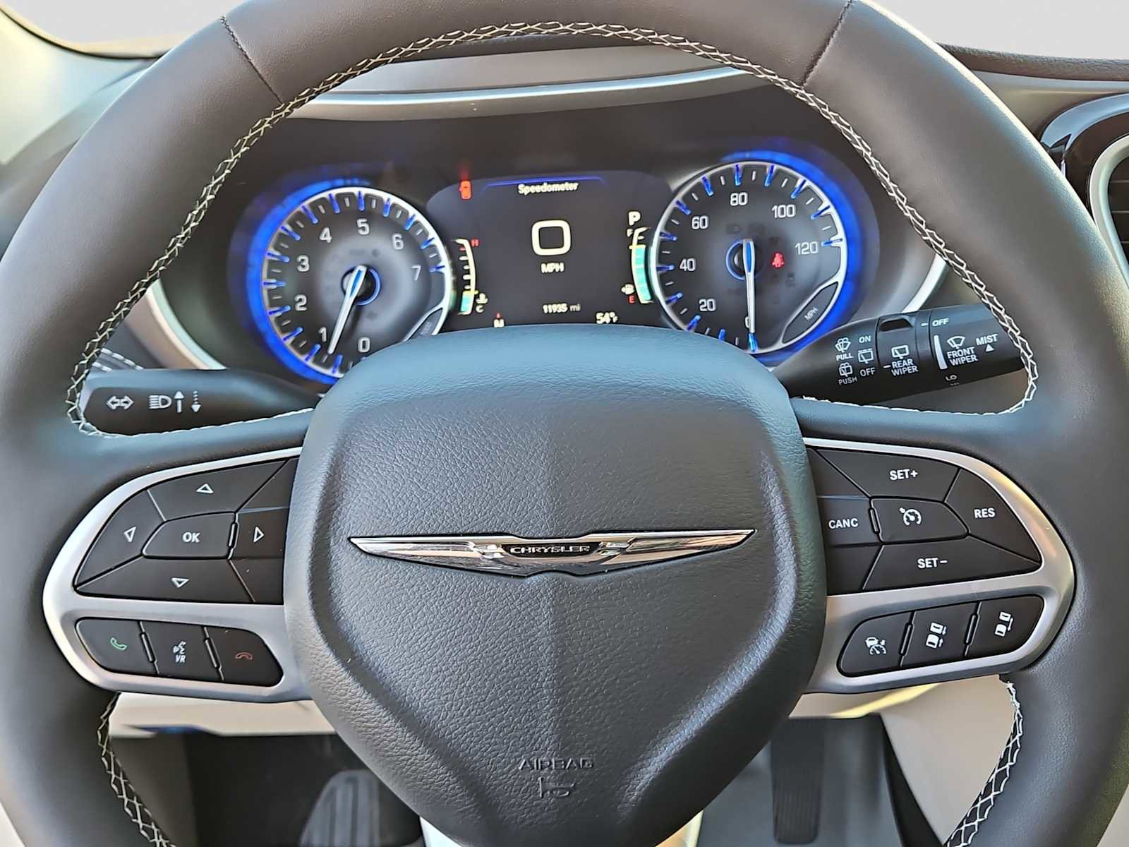 Used 2024 Chrysler Pacifica Touring-L image 19